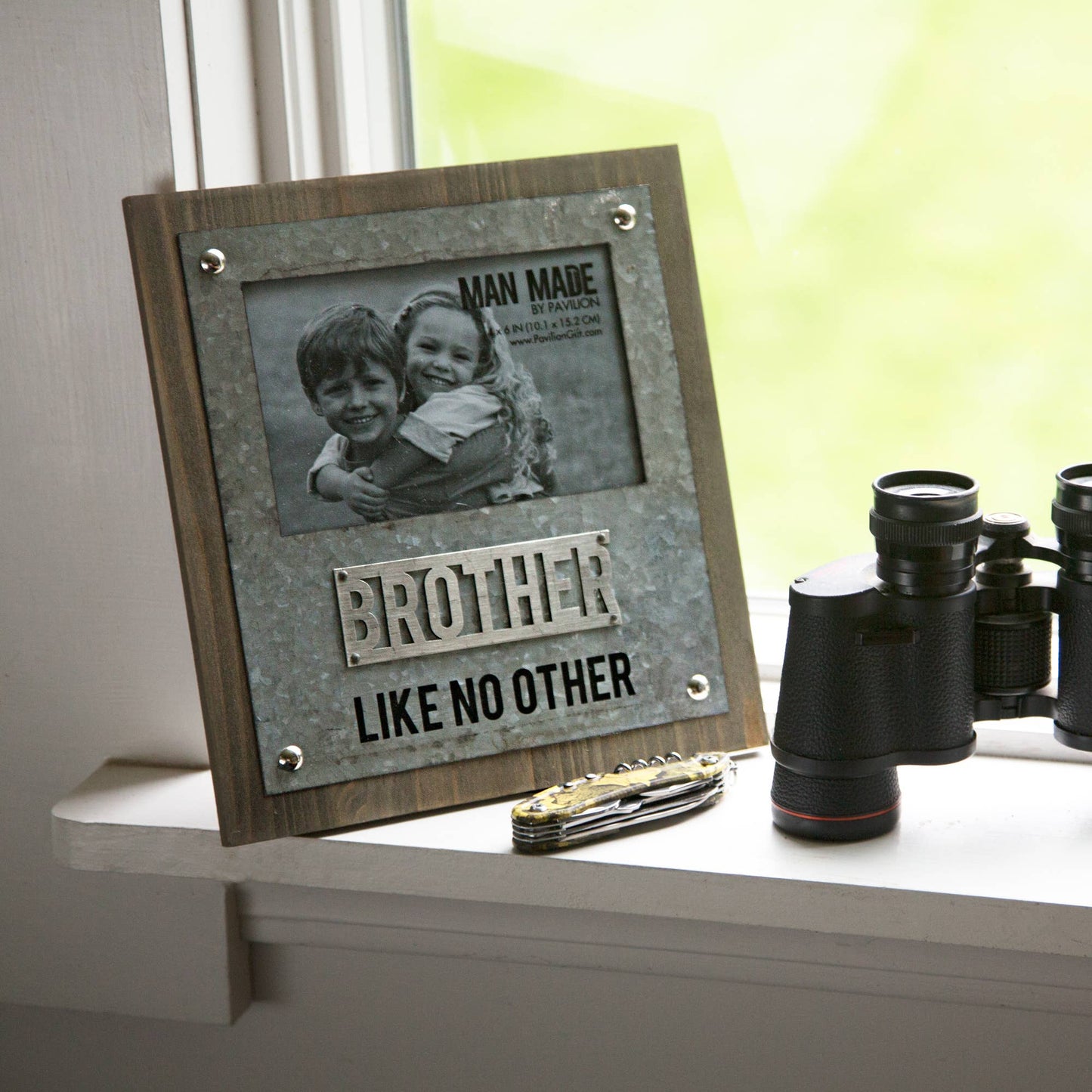 Brother - 8.25" x 9" Frame
(Holds 4" x 6" Photo)