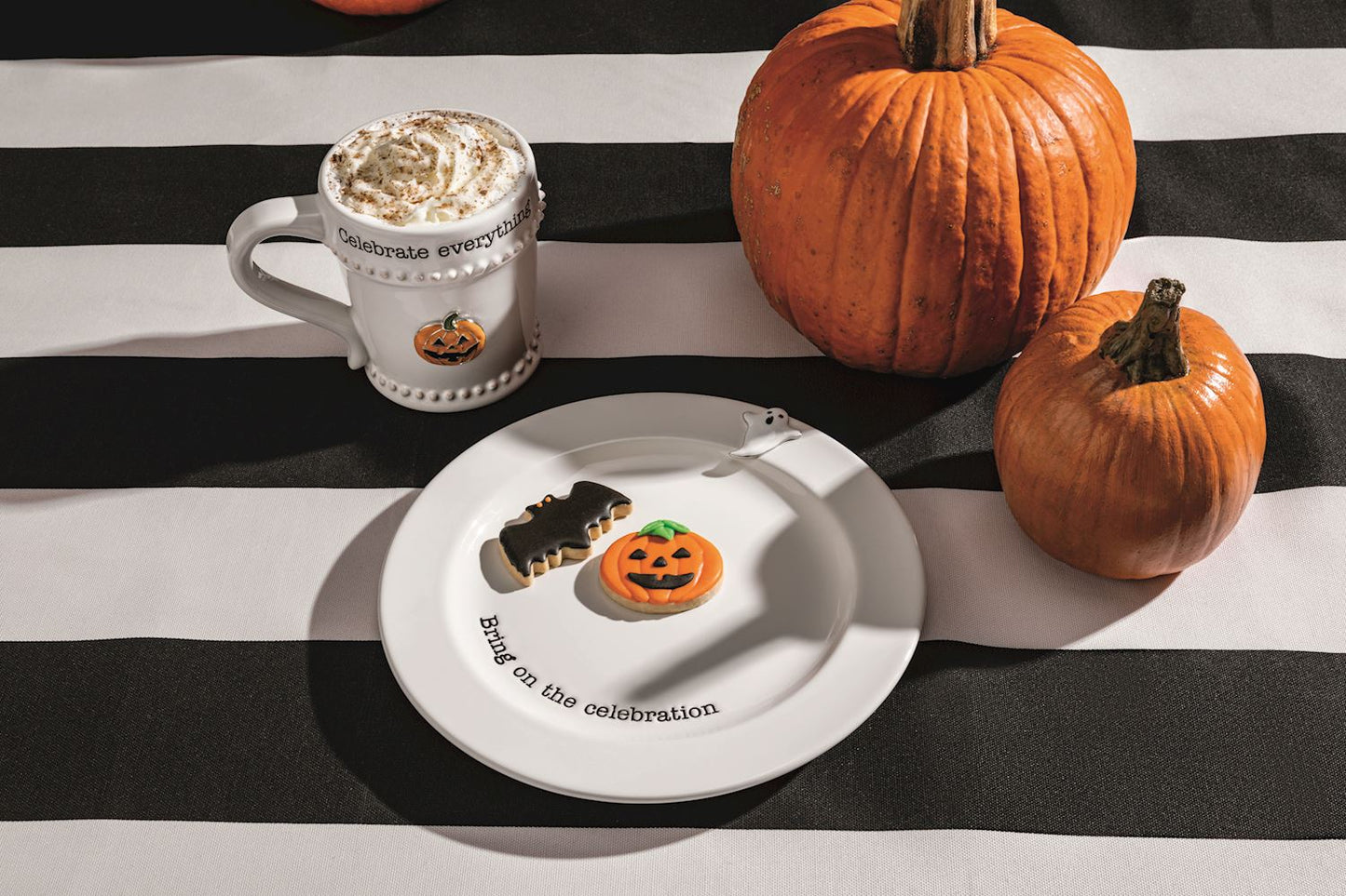 Simply Charming Holiday Plate Set